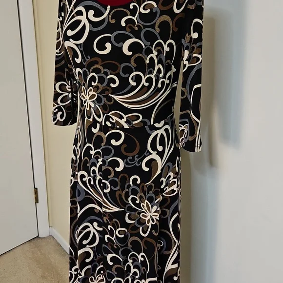 Elegant Maxi Dress Size Large - Picture 3 of 7